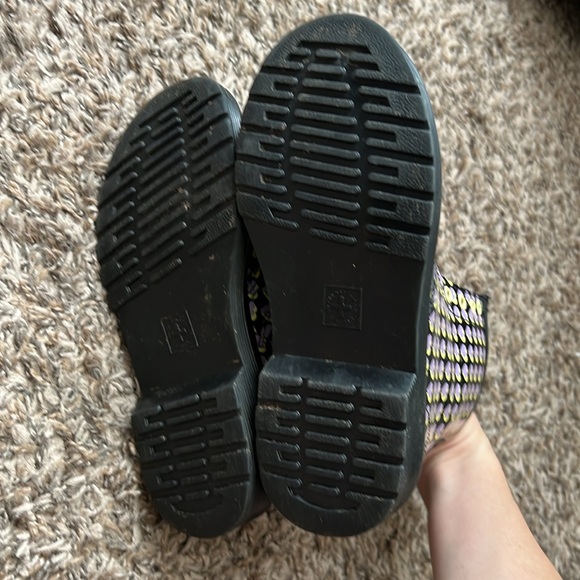 Dr. Martens Girls Boots with hearts - Picture 8 of 10